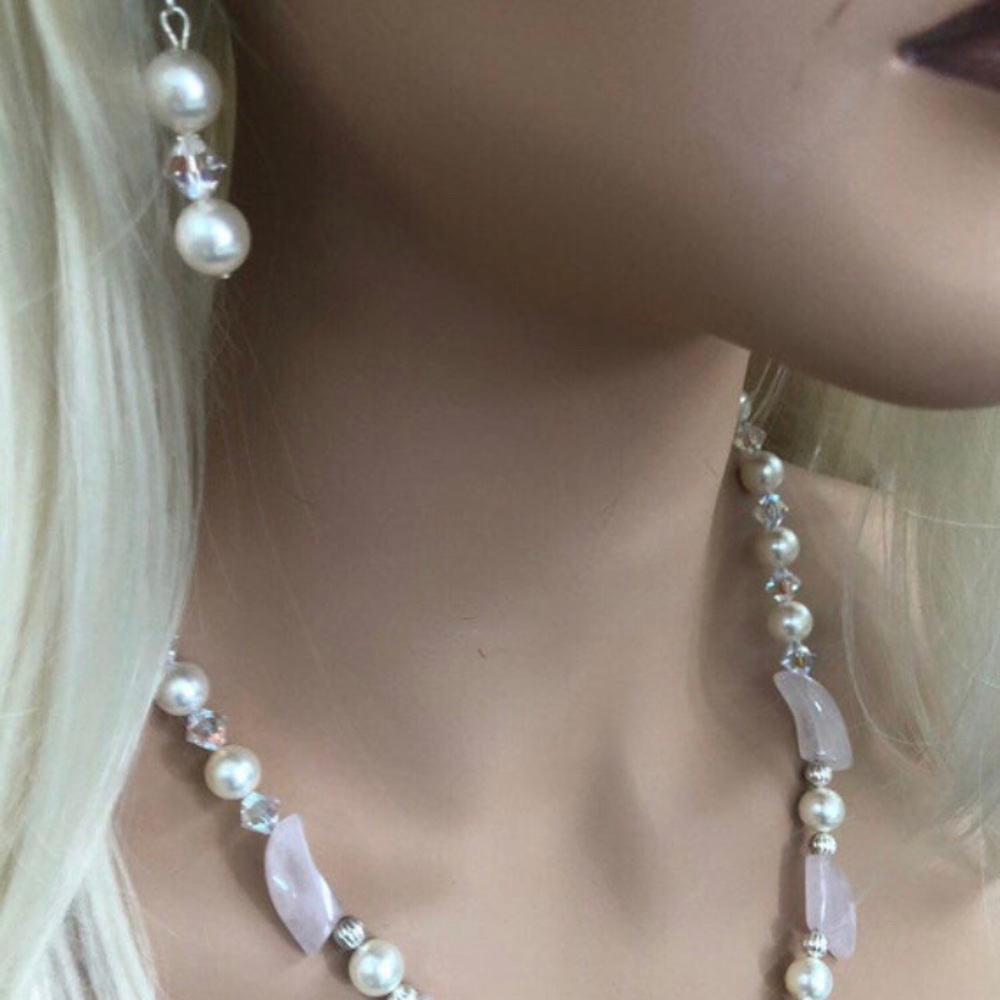 NWT Rose Quartz Crystal Necklace Set - Picture 7 of 9
